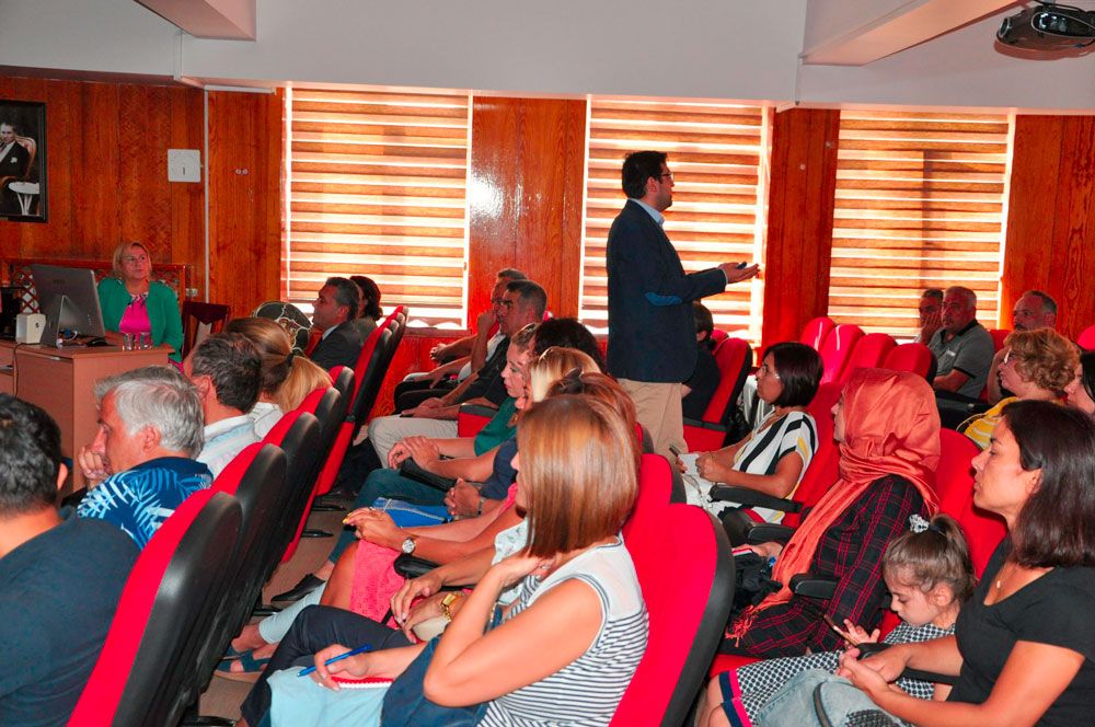 İlk ders öğretmenlere ve velilere