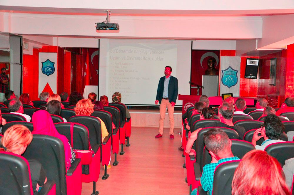 İlk ders öğretmenlere ve velilere