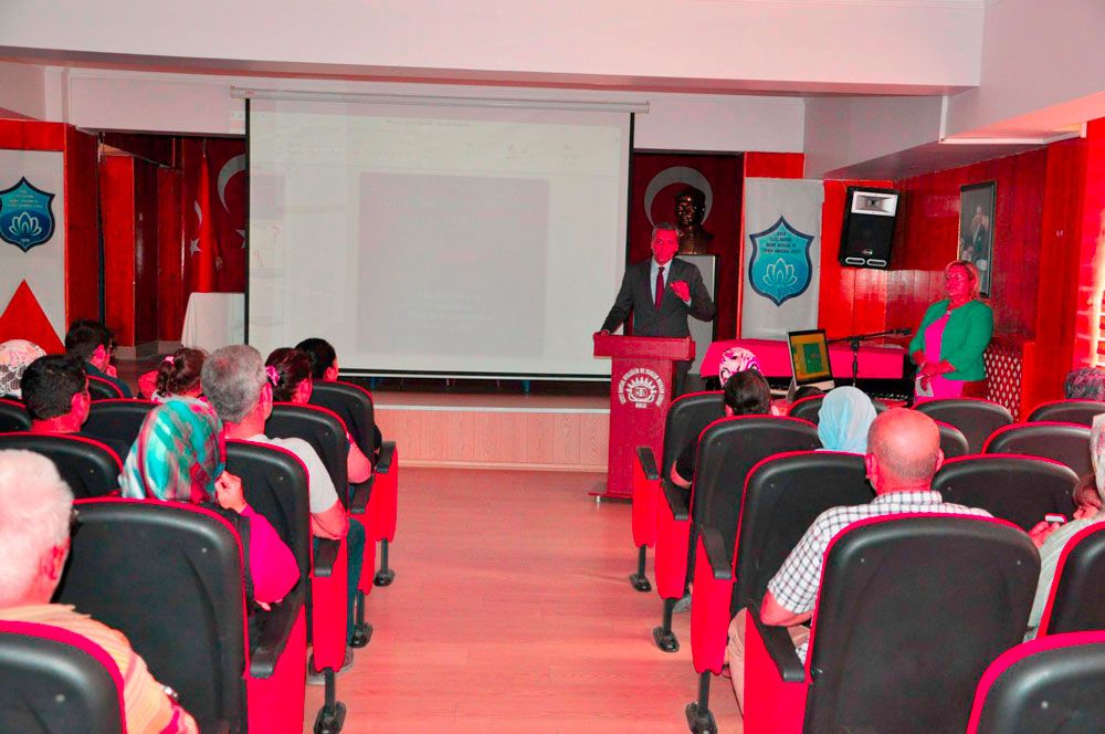 İlk ders öğretmenlere ve velilere