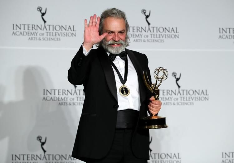 Haluk Bilginer, Emmy Ödülleri'nde En İyi Erkek Oyuncu seçildi