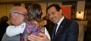 Vali Ümit ve Eşi Koruyucu Aileler ve Öğrencilerle Bir Araya Geldi