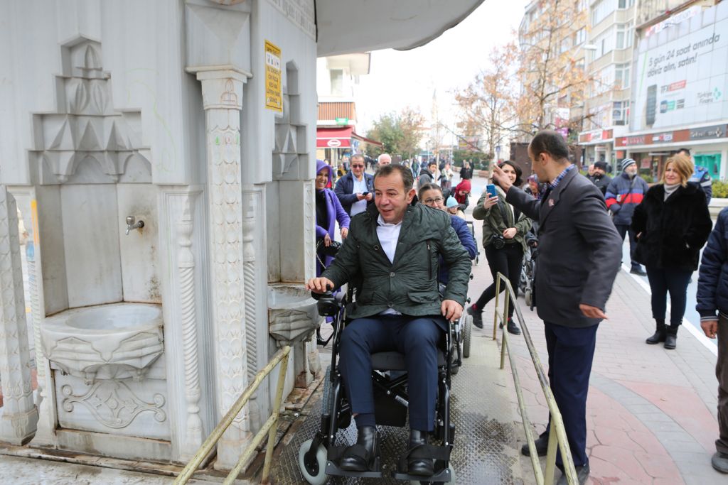 Başkan Özcan akülü engelli aracı ile incelemelerde bulundu