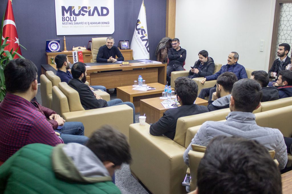 Mesele para ya da iş hacmi değil, vatanını, milletini ve bayrağını sevmek ilk şartımız