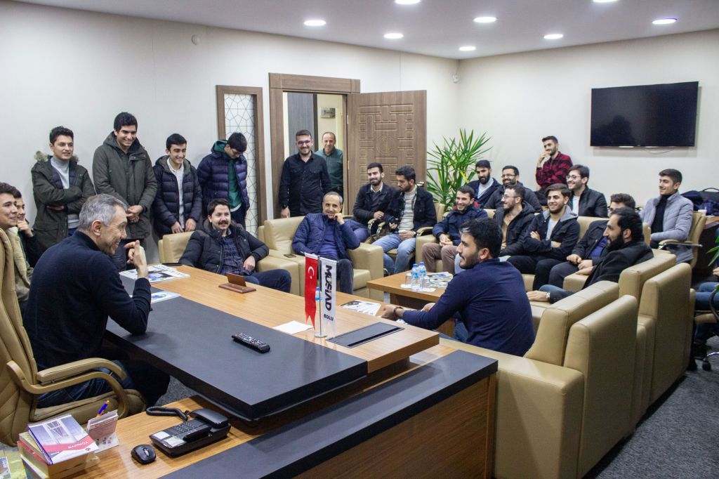 Mesele para ya da iş hacmi değil, vatanını, milletini ve bayrağını sevmek ilk şartımız