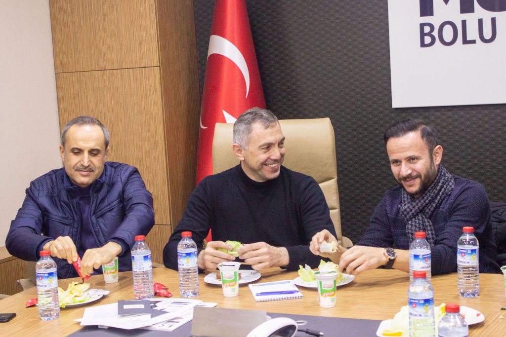 Mesele para ya da iş hacmi değil, vatanını, milletini ve bayrağını sevmek ilk şartımız