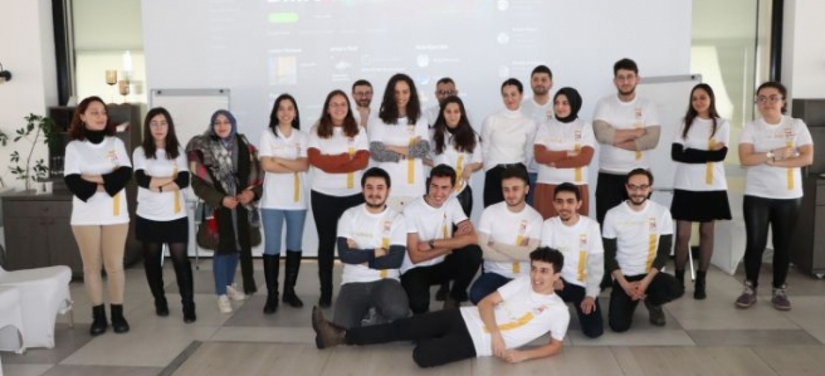 Bu gençlerde gelecek var