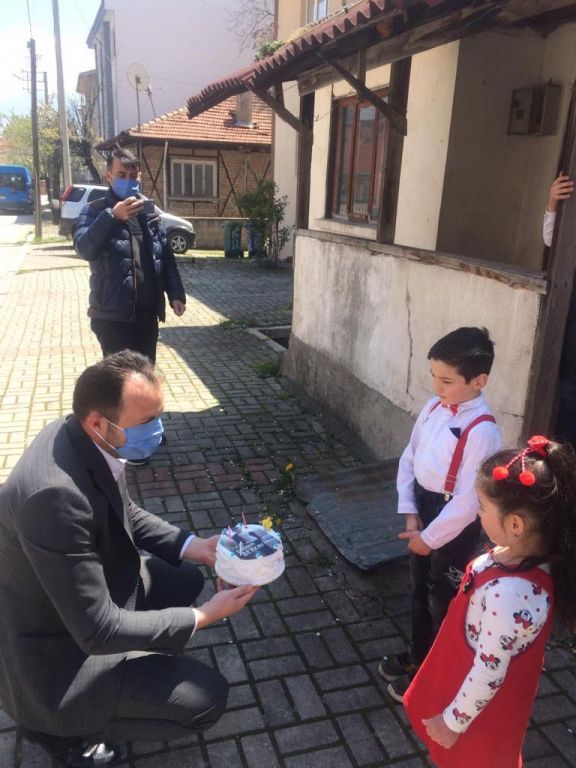 ÜLKÜ OCAKLARI ÇOCUKLARI YALNIZ BIRAKMADI