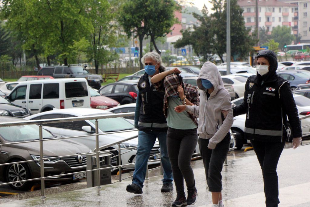22 kilo esrarla yakalandılar
