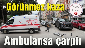 Ambulansa çarptı