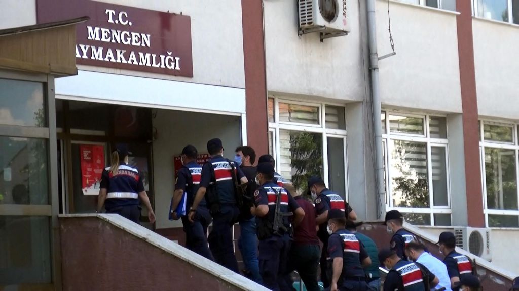 Baltayı taşa fena vurdular!