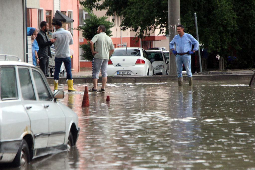 Bolu'yu sel aldı