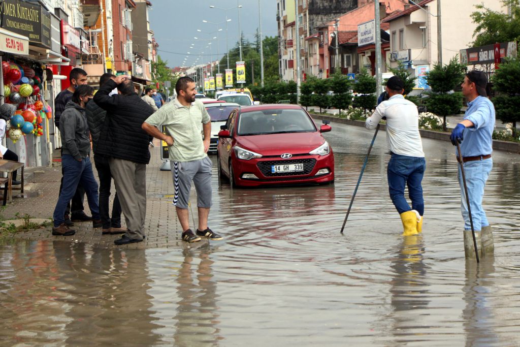 Bolu'yu sel aldı