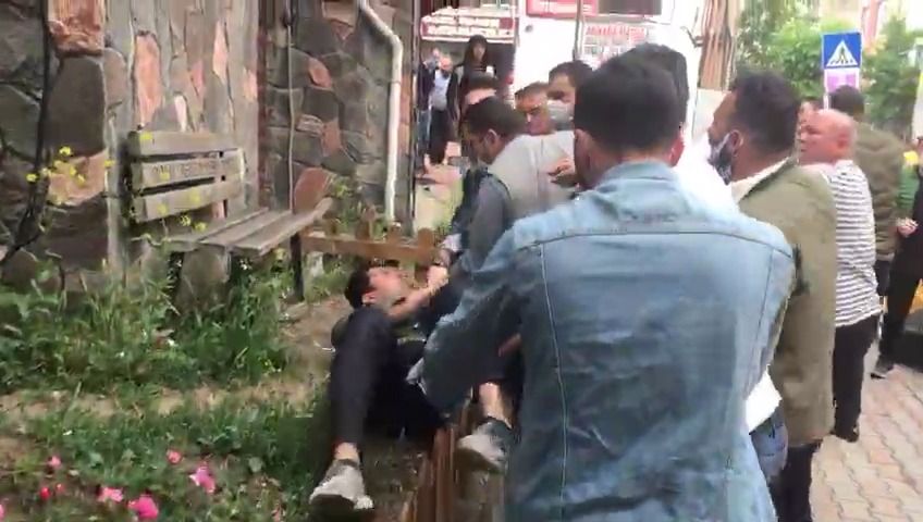 Caddenin ortasına yatırıverdiler