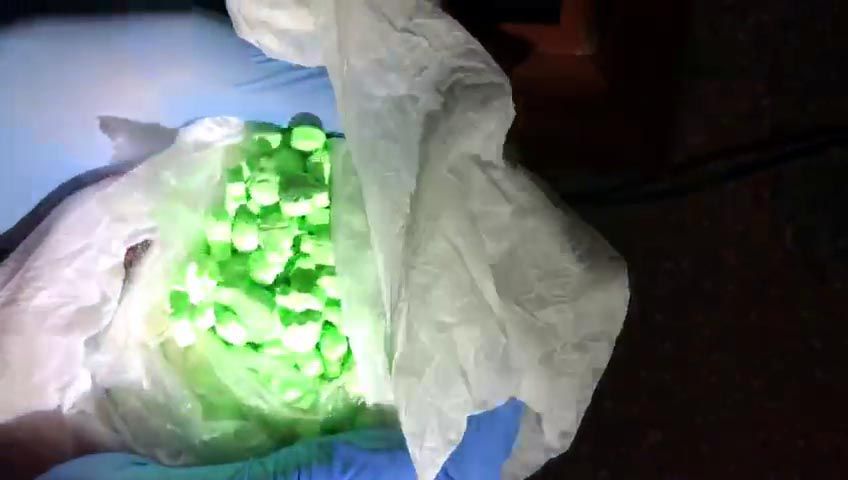 Hapları hoparlör içine saklamışlar