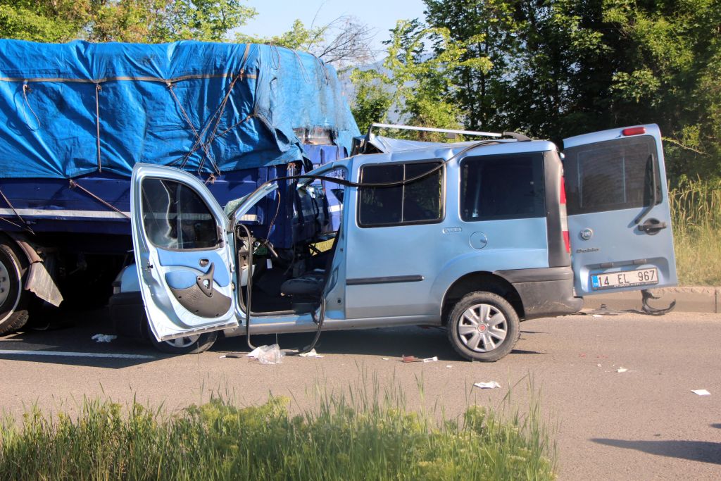 TIR'a arkadan çarptı