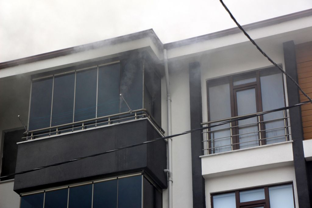 Yangına uykuda yakalandılar