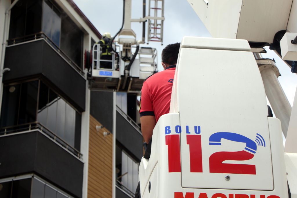 Yangına uykuda yakalandılar