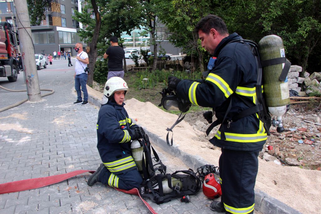 Yangına uykuda yakalandılar