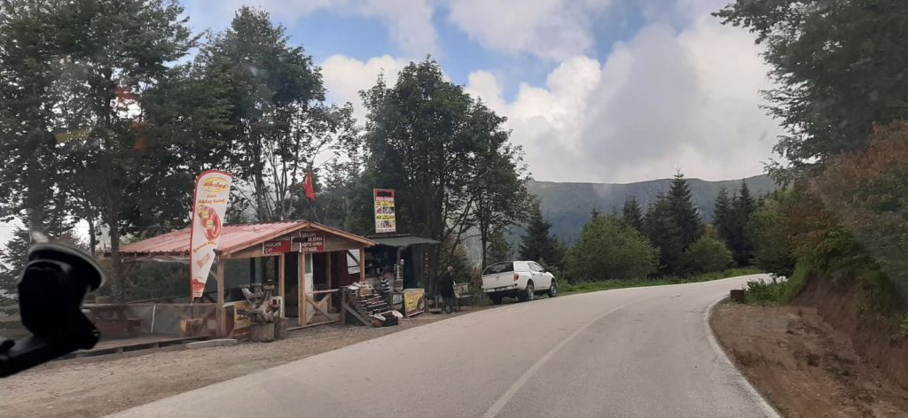 Yedigöller yolu içler acısı halde!