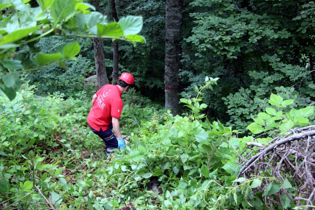 100 metre uçurumdan yuvarlandı