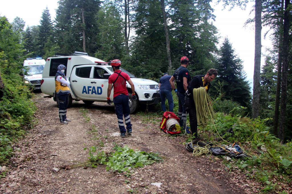 100 metre uçurumdan yuvarlandı