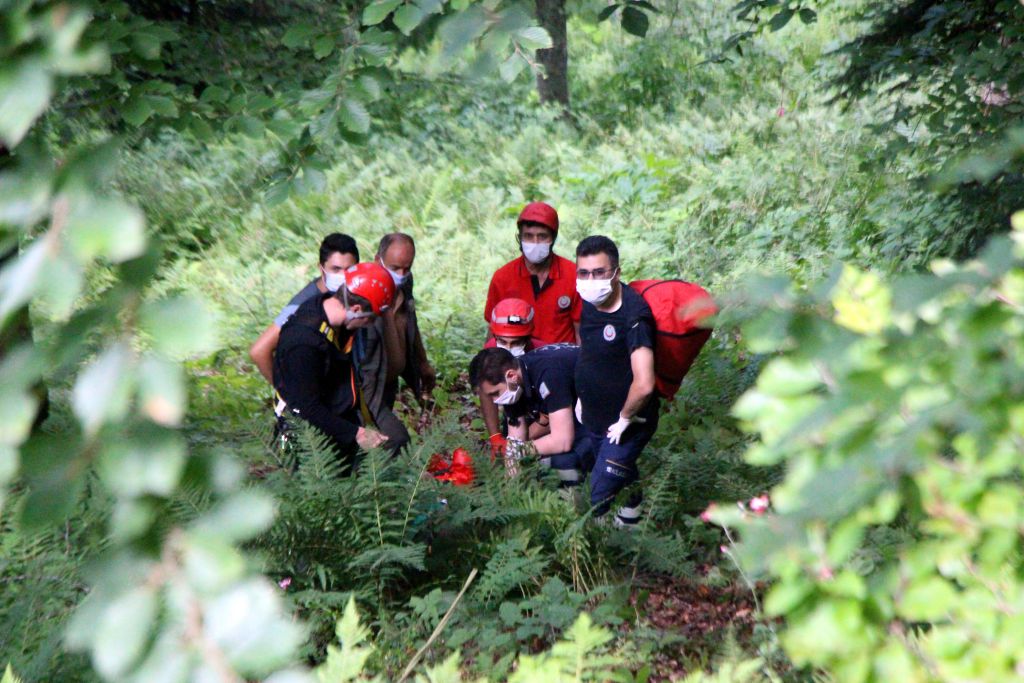 100 metre uçurumdan yuvarlandı