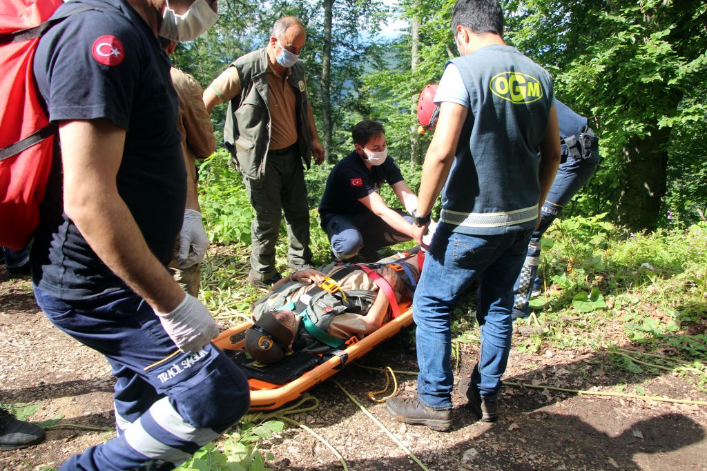 100 metre uçurumdan yuvarlandı