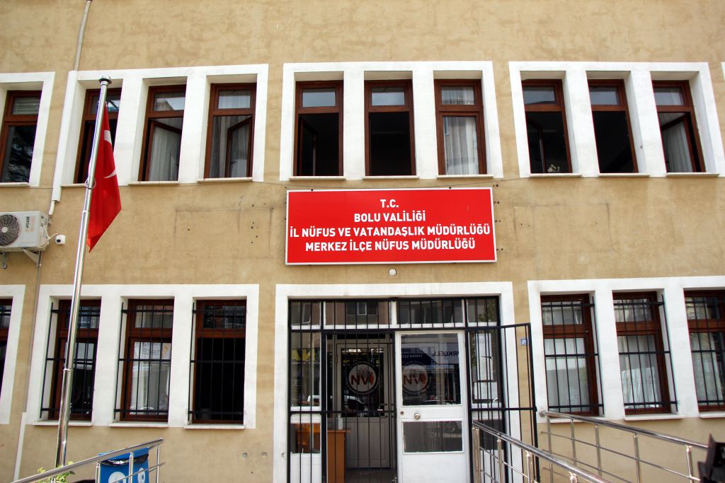 "Eşim koronavirüslü size de koronavirüs hediye getirdim" diye bağırdı