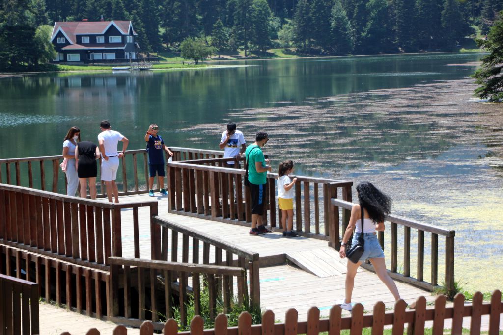 Gölcükte ziyaretçi manzarası pes dedirtti