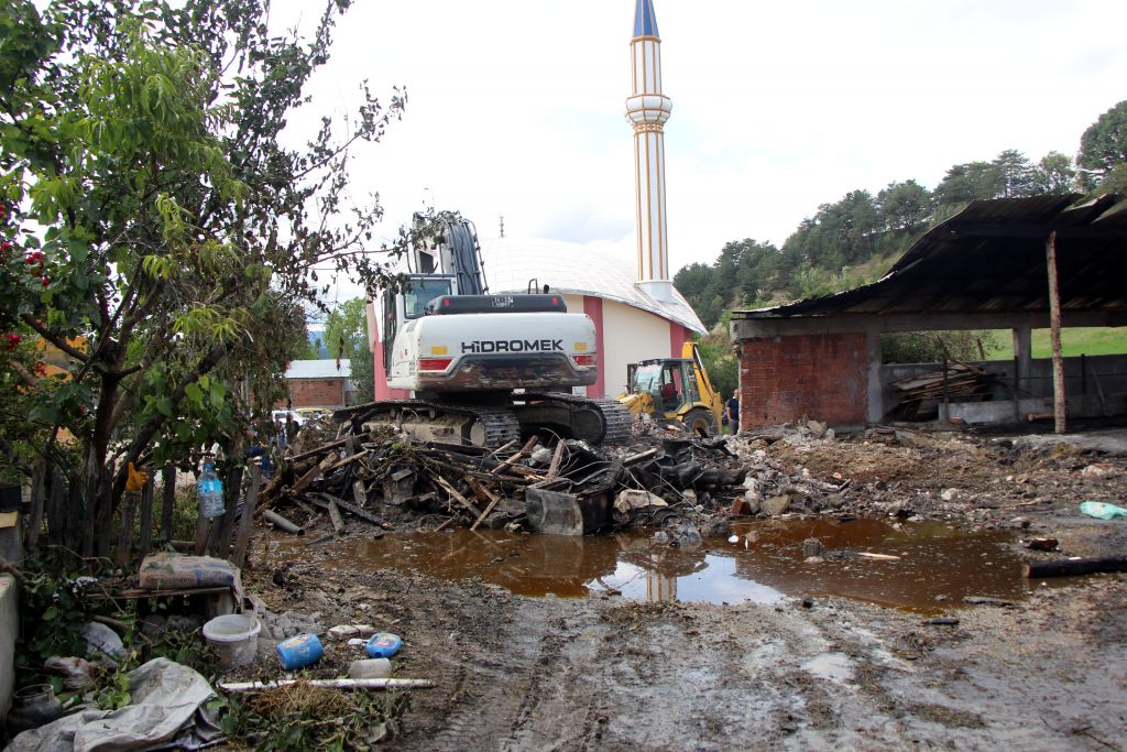 İki kardeş yangından kaçamamış