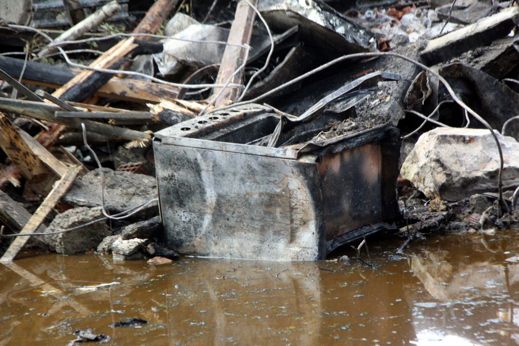 İki kardeş yangından kaçamamış