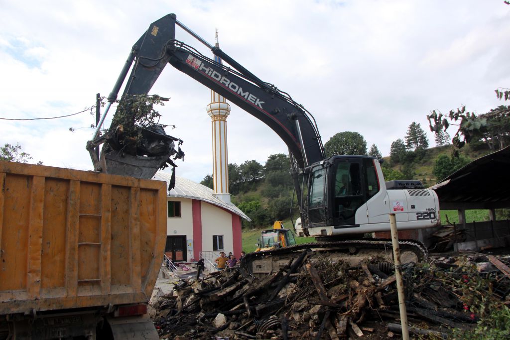 İki kardeş yangından kaçamamış