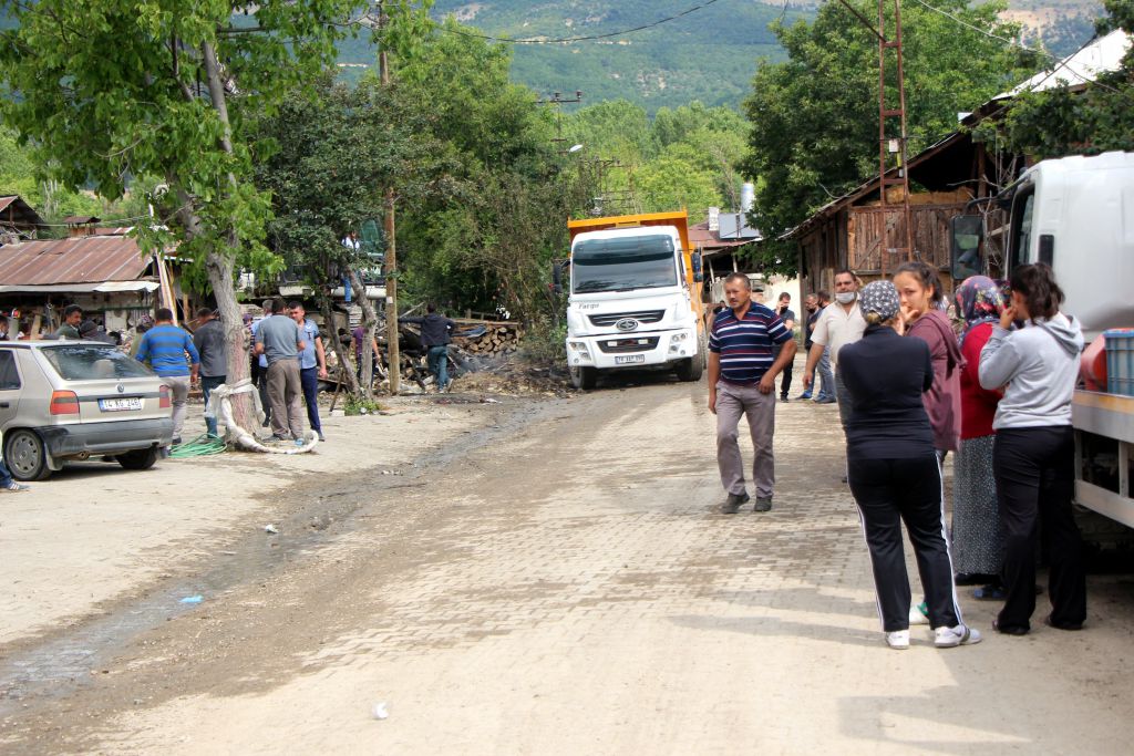 İki kardeş yangından kaçamamış