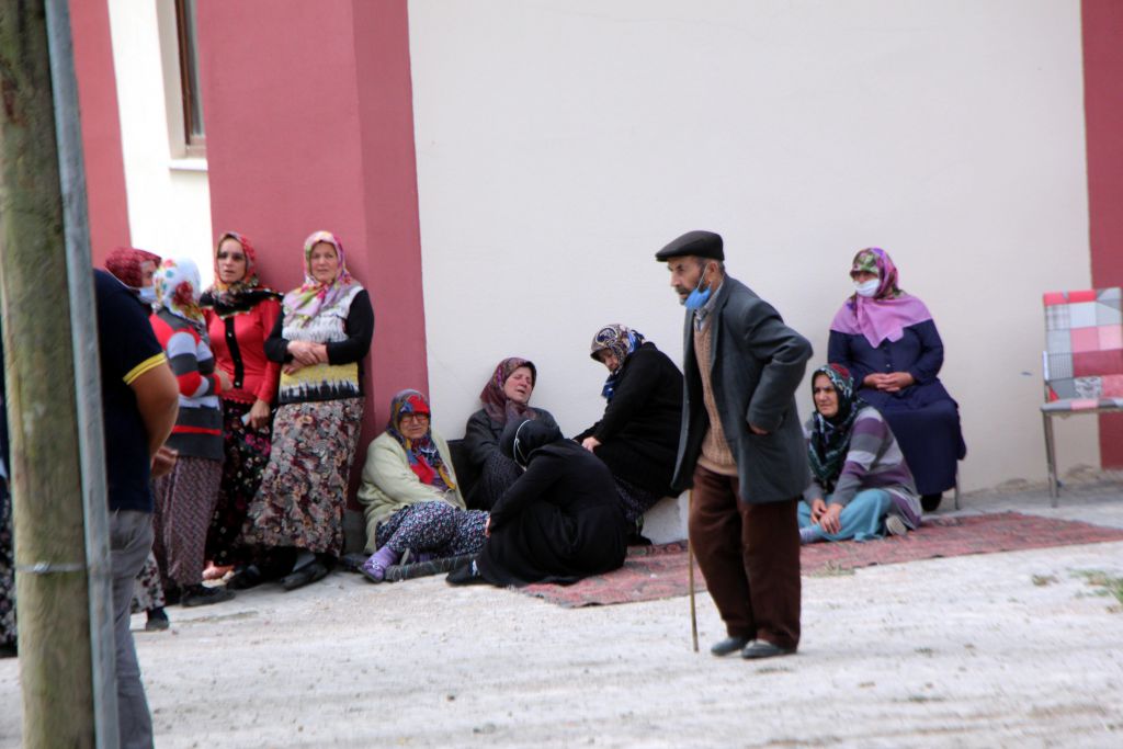 İki kardeş yangından kaçamamış