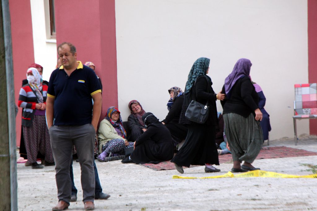 İki kardeş yangından kaçamamış