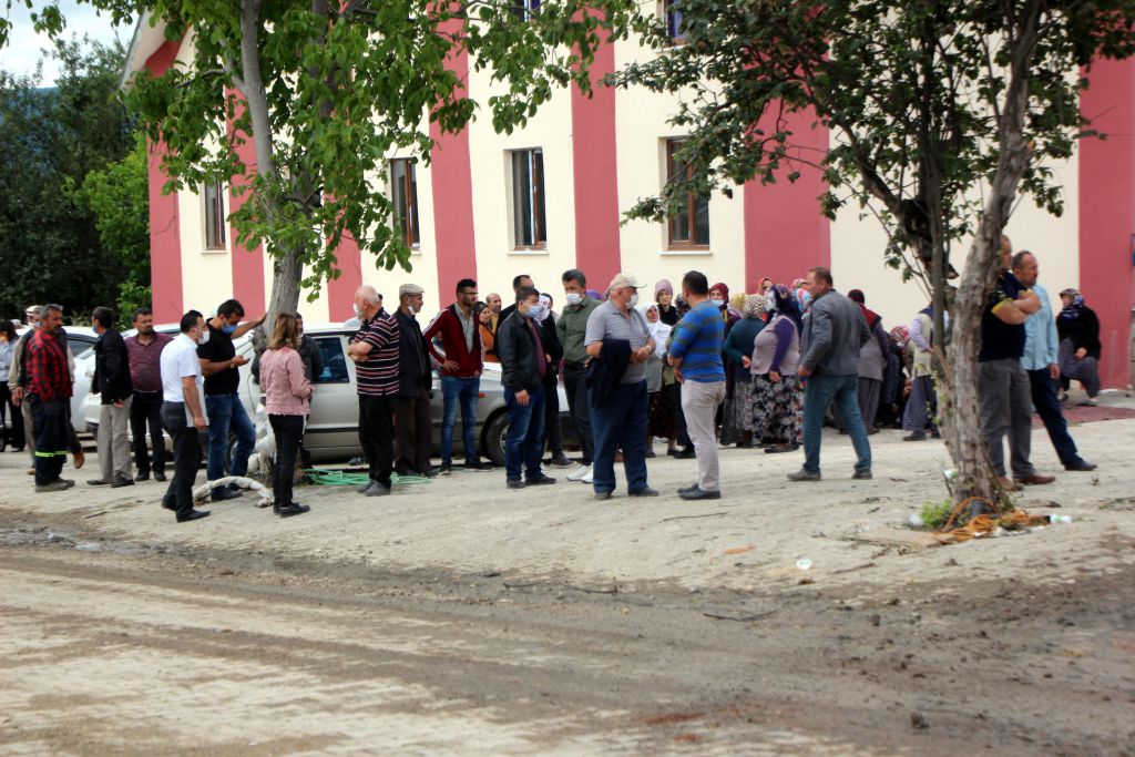 İki kardeş yangından kaçamamış