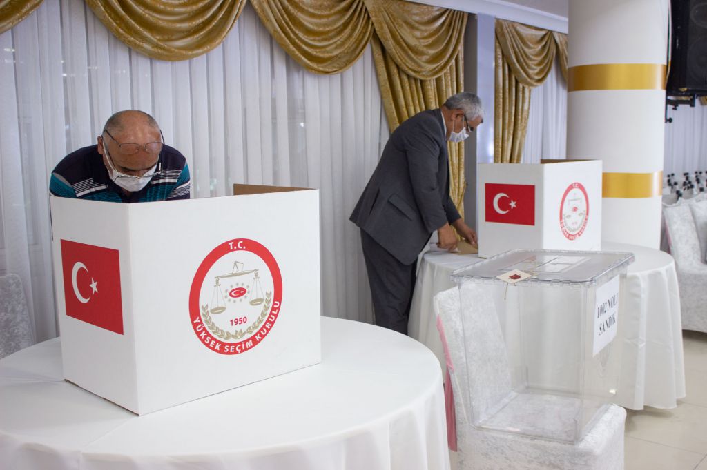 Örnekbaş görevinin başında