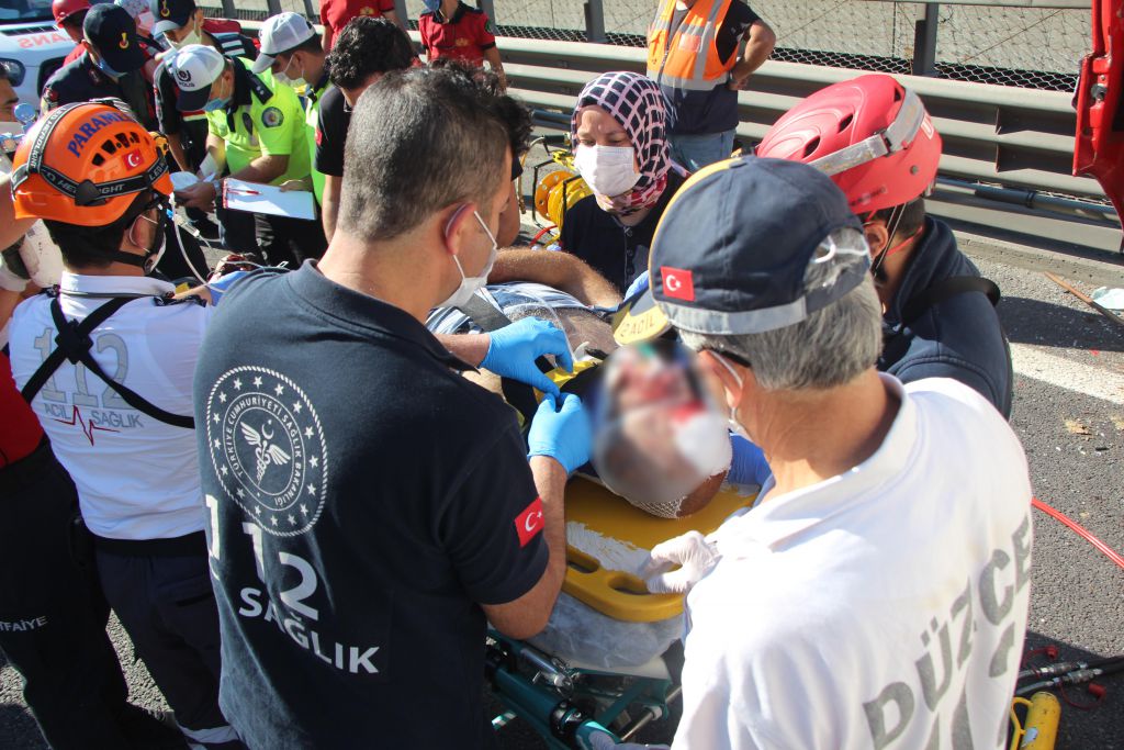 TIR'la kamyon çarpıştı