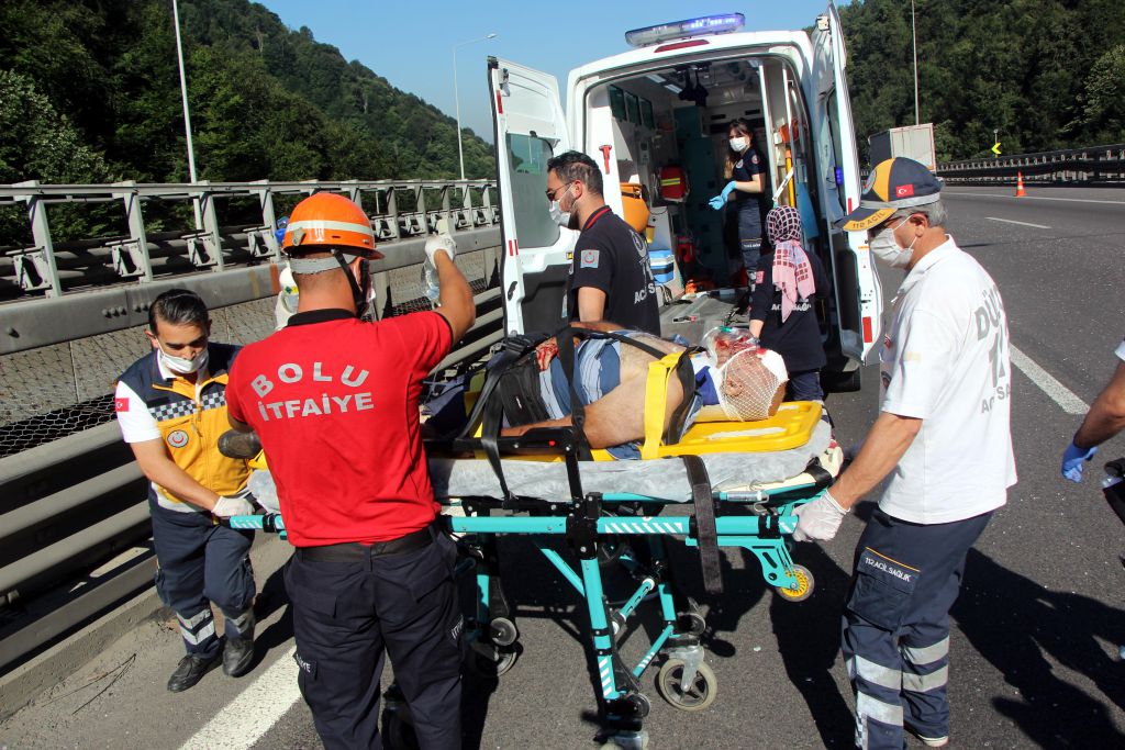 TIR'la kamyon çarpıştı