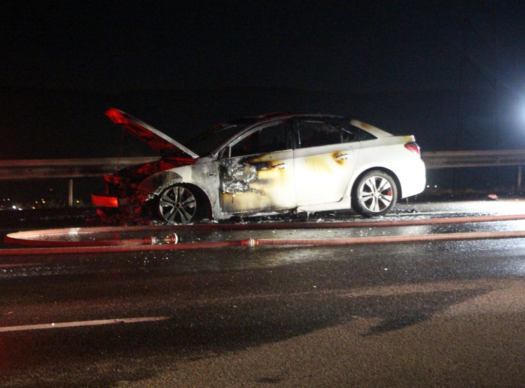 Yolun ortasında alev topuna döndü