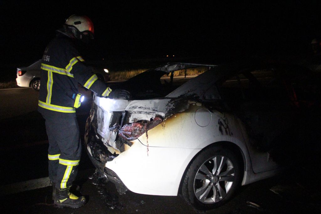 Yolun ortasında alev topuna döndü