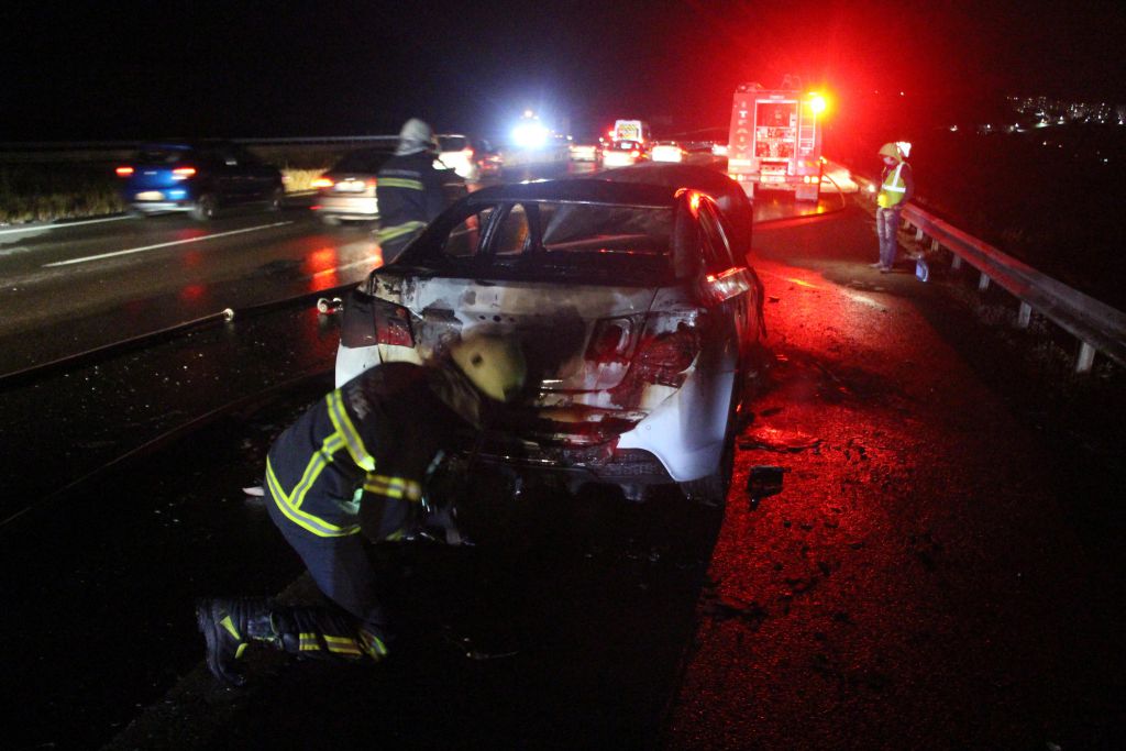 Yolun ortasında alev topuna döndü