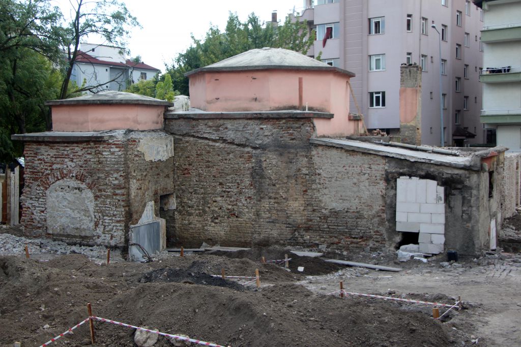 Tarih yeniden ayağa kalkıyor