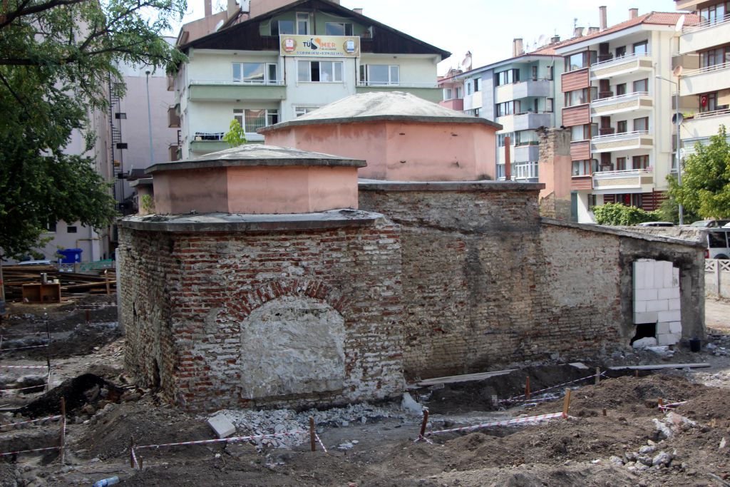 Tarih yeniden ayağa kalkıyor