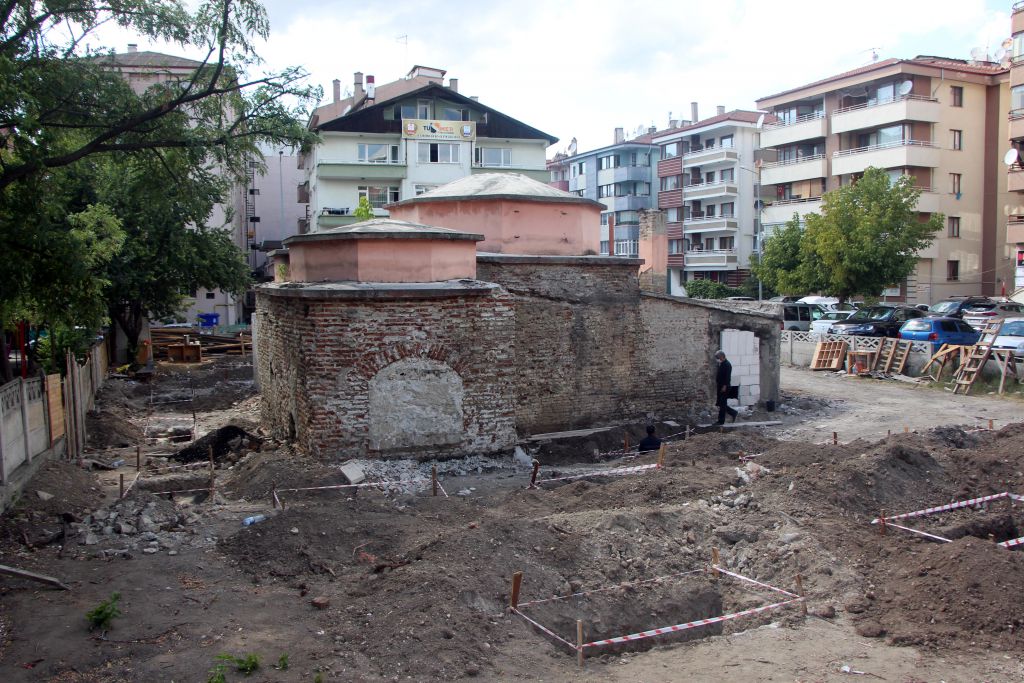 Tarih yeniden ayağa kalkıyor