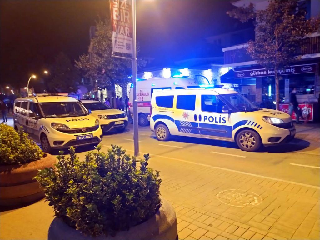 Cadde'de kan gövdeyi götürdü