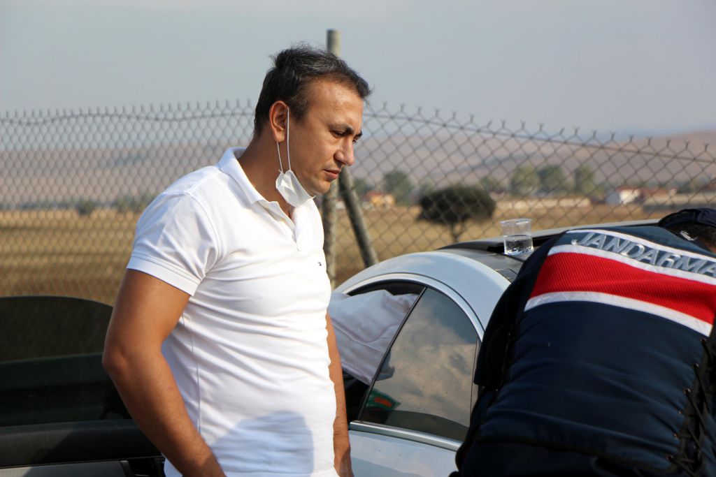 Lastiğe çarpmamak için can verdi