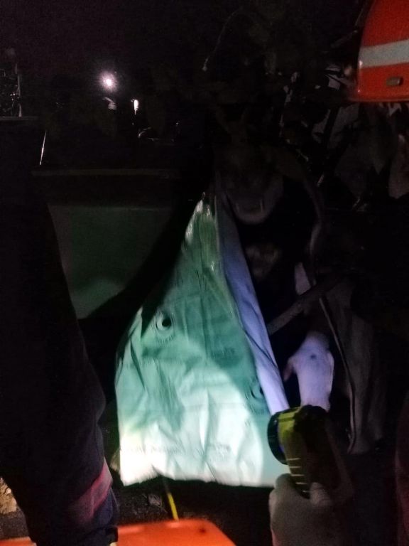 Ölen babasının yanında saatlerce kurtarılmayı bekledi