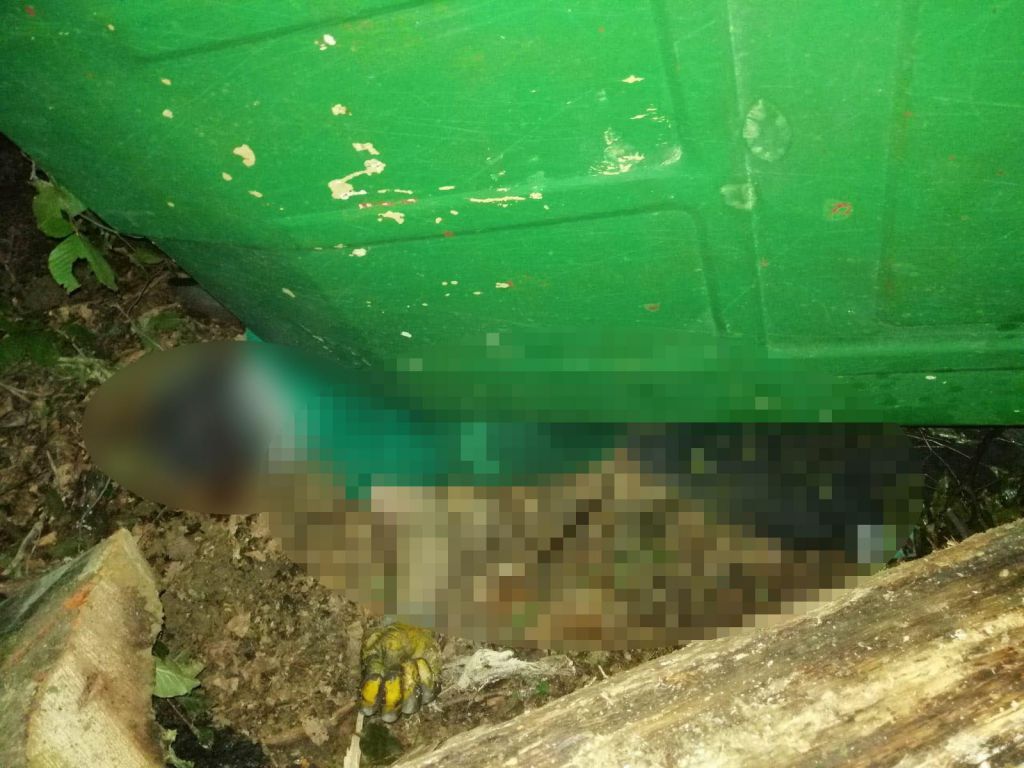 Ölen babasının yanında saatlerce kurtarılmayı bekledi