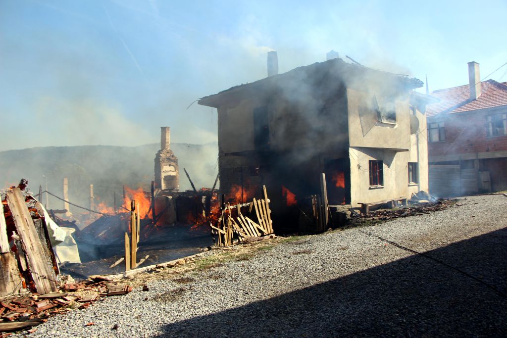 Kuzfındık Köyü yandı